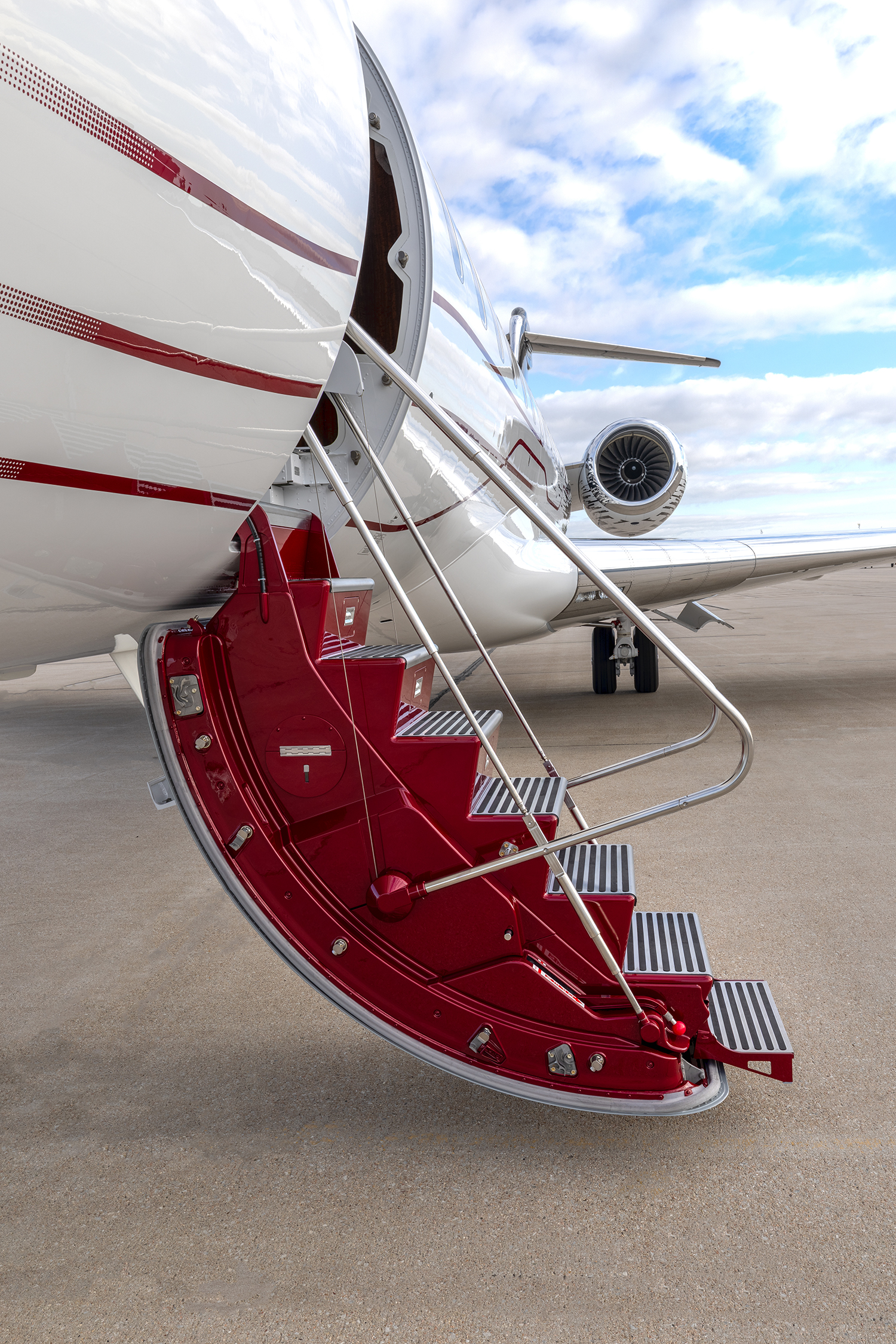 Duncan_Aviation_Refurbishes_Global_Express_-_Steps.jpg